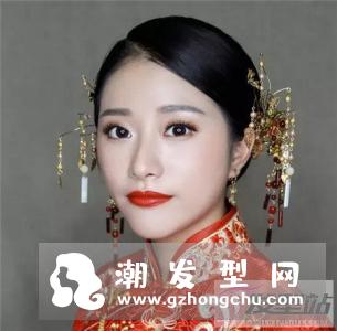 新娘经典中式盘发发型 凤冠霞帔造型倾国唯美迷人