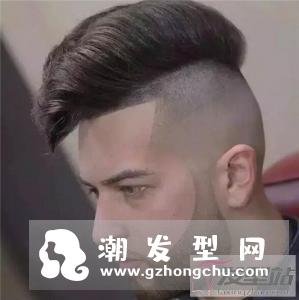 男生两边剃掉中间留长 削底发型打造帅气十足型男风