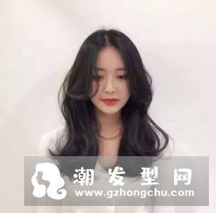 发量多的女生适合短发吗 烫什么发型好看