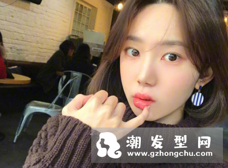发量多的女生适合短发吗 烫什么发型好看