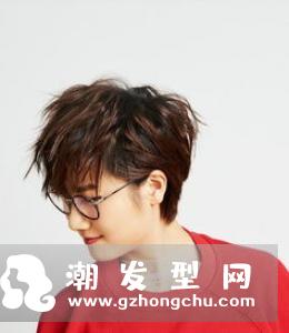 男生留长发有几种发型 颠覆性别观念诠释时尚风潮