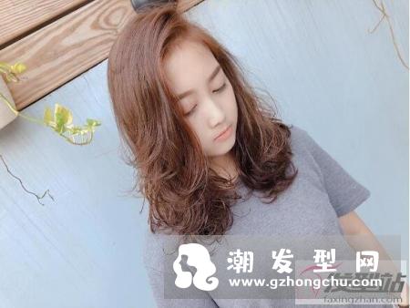女生不可错过的外翻卷发小脸术 层次感卷发让你的脸型瞬间小一寸