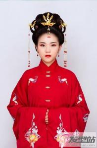 古装新娘发型教程图解步骤 中式新娘盘发更加端庄有气场