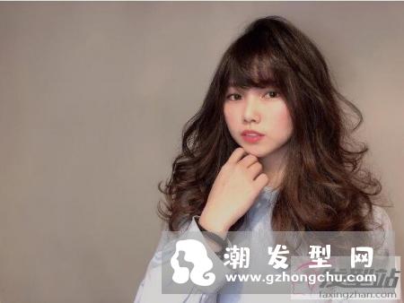 漫画真实版浪漫长发卷发发型 经典飘逸长卷发最有女神风范