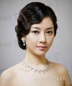 短发怎么做新娘造型好看 短发新娘子结婚当天发型太美了！