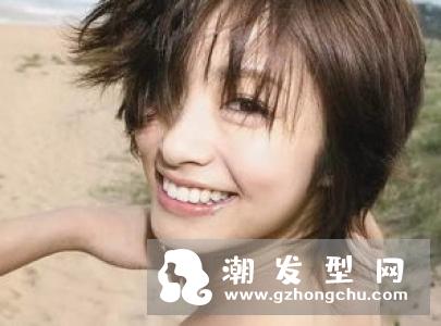 妹子们睡觉时候的头发 睡觉时头发正确的放置方式