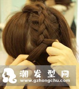 怎么把彩带编进头发里 简单好看的编发发型图片