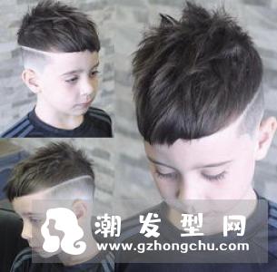 初中男生流行什么发型 简约帅气成受欢迎学长