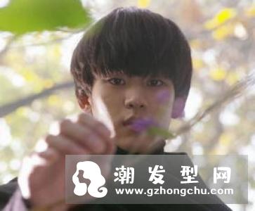 男生湿发造型怎么弄 微湿感让你秒变男神