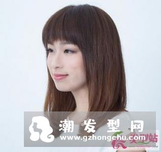 日常好看又显瘦的发型 甜美中长直发梨花卷是首先