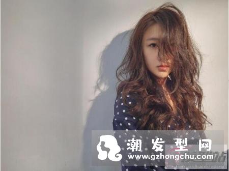 女生不可错过的外翻卷发小脸术 层次感卷发让你的脸型瞬间小一寸
