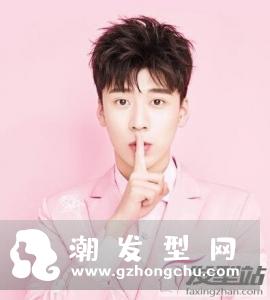 男生刘海打薄好看吗 轻盈修颜晋升小脸潮男