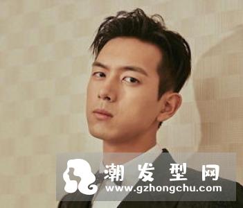 男生刘海打薄好看吗 轻盈修颜晋升小脸潮男