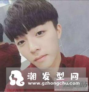 初中男生锅盖头发型 呆萌洋气释放青春魅力