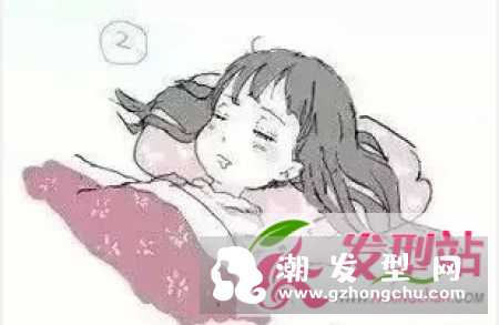 妹子们睡觉时候的头发 睡觉时头发正确的放置方式