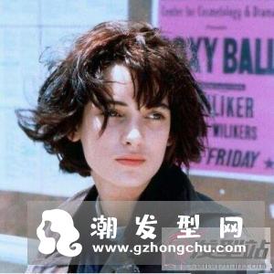 天生自然卷剪什么短发 扬长避短做时尚俏佳人