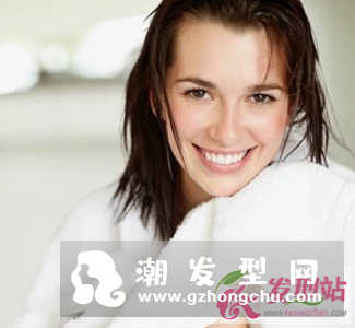 头发毛躁凌乱？睡前护发保养技巧告别稻草头
