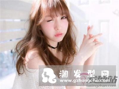 女生卷什么发型显性感 空气感烫卷诠释你的性感魅力