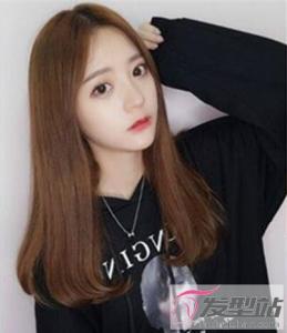 烫中长发梨花头好看吗 轻盈优雅塑造精致小脸
