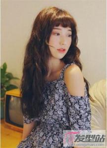 长卷发怎么搭配刘海好看 俏皮短刘海超显个性