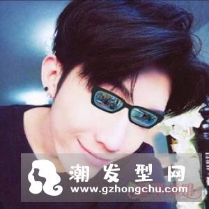 易烊千玺最新发型 帅气个性阳光十足