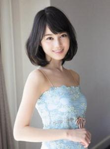 带一点微波线条的蓬松水波卷发 修饰脸型又能增加女人味