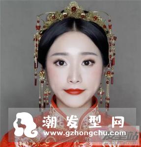 新娘经典中式盘发发型 凤冠霞帔造型倾国唯美迷人