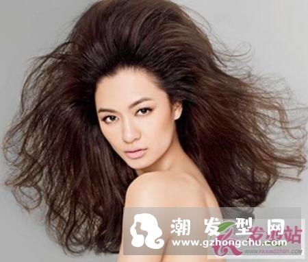用什么洗发水可以让头发变蓬松 这些方法让你头发蓬松有型