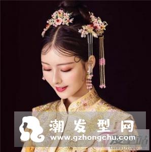 搭配秀禾服的新娘发型 中式新娘造型美的端庄大气