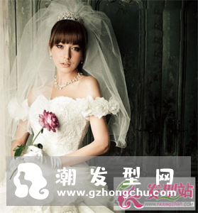 带头纱的新娘婚纱照发型 只为做他眼中最美的女神