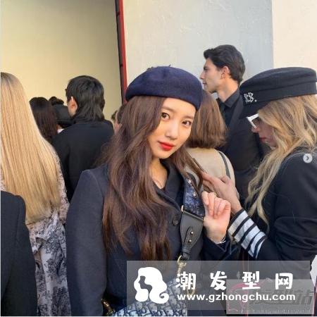 女生今年流行长卷发发型 超简单氧气瀑布卷小仙女必备