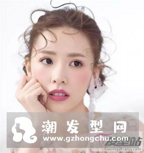 韩式婚纱照新娘发型 凌乱感造型尽显浪漫