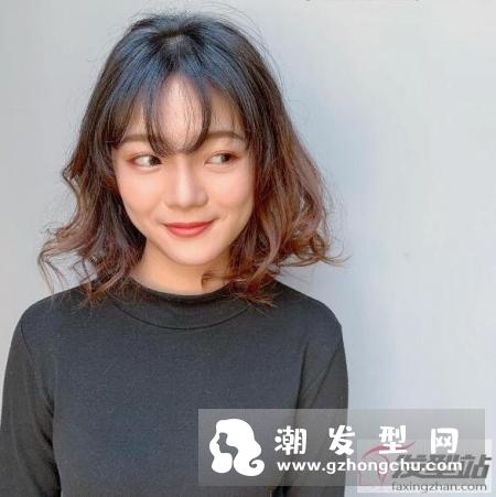 2019年可卡卷发型很流行 无论是长短发都能给你浪漫慵懒感
