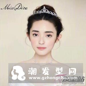 新娘简单皇冠发型 优雅高贵超有气场