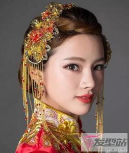 穿秀禾服如何选发型 盘发演绎中式复古风