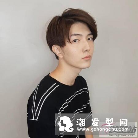男生千万不要跟风中分？复古潮味中分发型随手拨都有型！