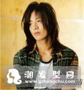 男生留长发有几种发型 颠覆性别观念诠释时尚风潮