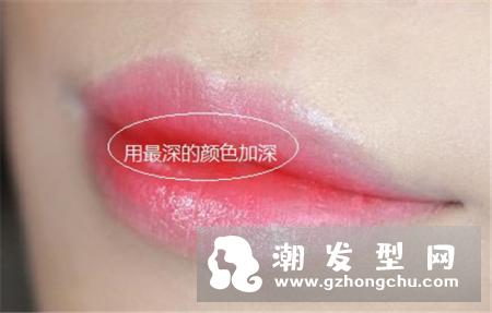 美宝莲三色口红怎么涂 轻唇膏咬唇系列试色图片