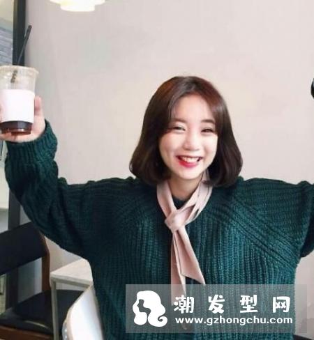 中分发型适合什么脸型的女生 气质短发有哪些