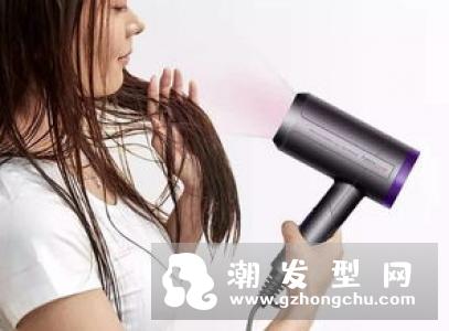 经常用吹风机吹头发对头发有伤害吗 知道这些你就可以放心吹头发了