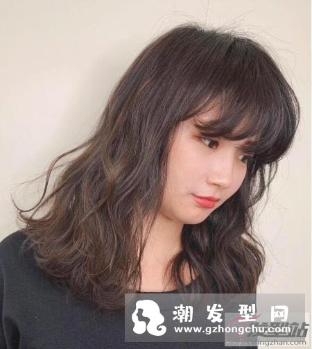 2019年可卡卷发型很流行 无论是长短发都能给你浪漫慵懒感