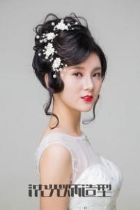 如何扎新娘头发好看 浪漫风低扎新娘发型超美