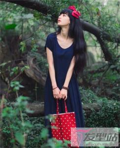 黑色哪种卷发不老气 自然黑微卷发少女感满屏