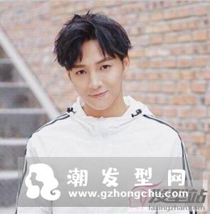 矮个子男生适合的发型 蓬松修颜提升魅力重塑自信