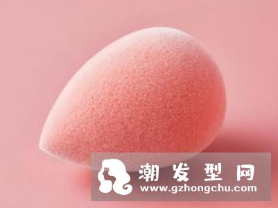 美妆蛋可以上散粉吗 怎么涂腮红