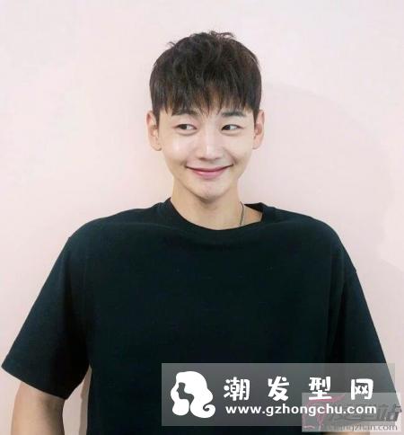 适合秋季男士发型推荐 完美解决脸长、脸小问题