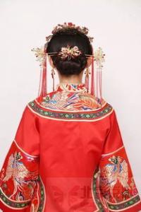 手把手教你编新娘发型 气质秀禾新娘发型教程