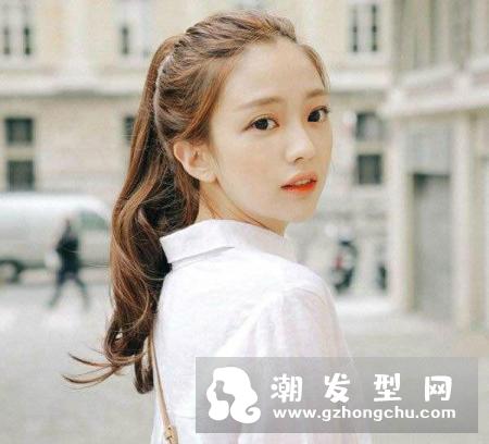 马尾辫怎么扎显脸小 位置要高