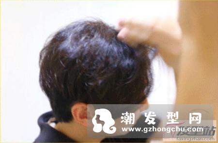 男士中分发型打理教学 男生蓬松中分发型这样弄最好看