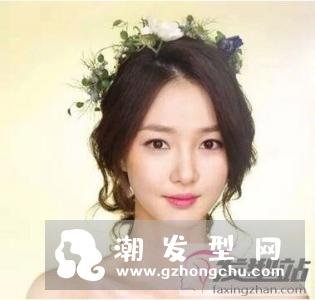 长发森系新娘造型 展现空灵脱俗之美